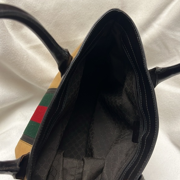 Gucci tote Preloved very clean inside and out size 9x14 - Picture 4 of 6